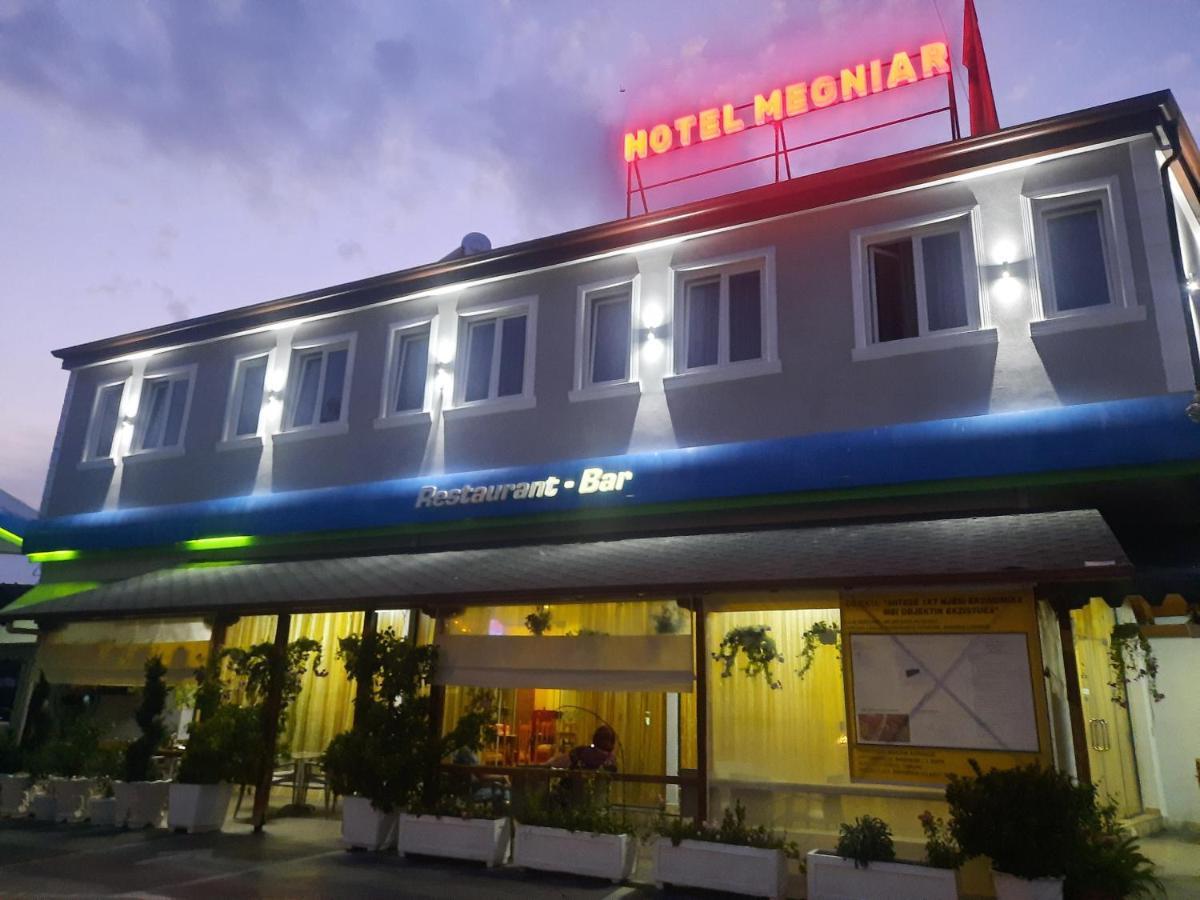 Hotel Megniar Lushnje Exterior photo