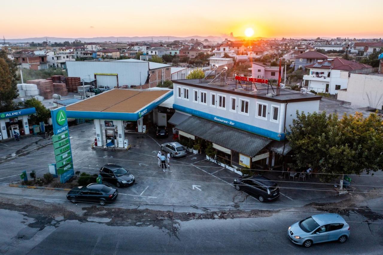 Hotel Megniar Lushnje Exterior photo